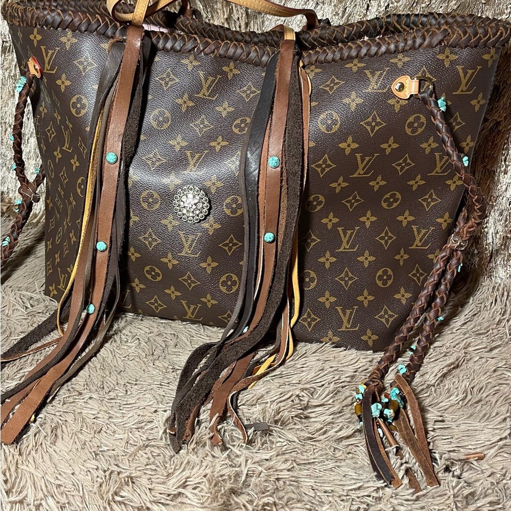 Louis Vuitton GM Neverfull Tote